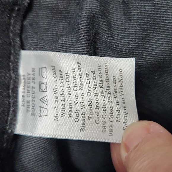 Everlane The Cheeky Bootcut Cropped Jeans in Washed Black - Picture 7 of 7